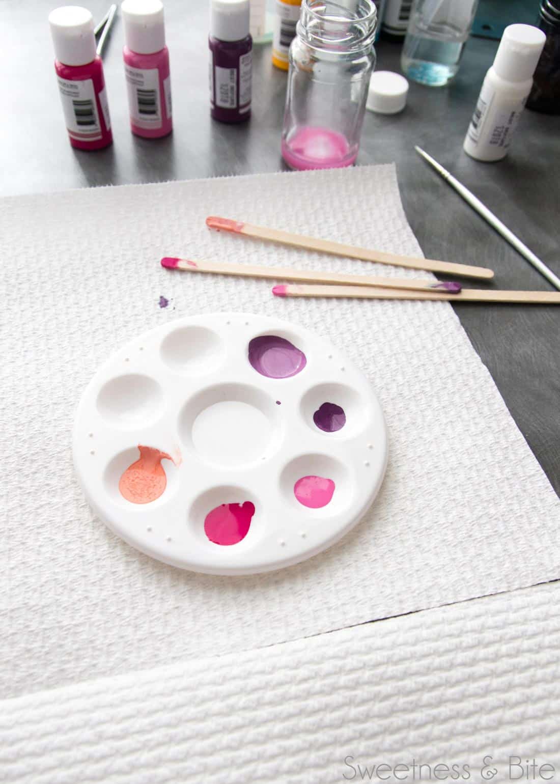 A paint palette with drops of edible art paint.